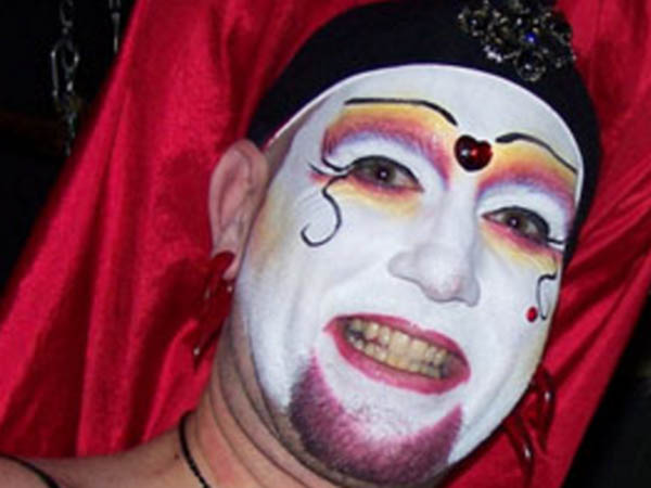 Pass the butter, Sister Paddleme’ has CRABS!